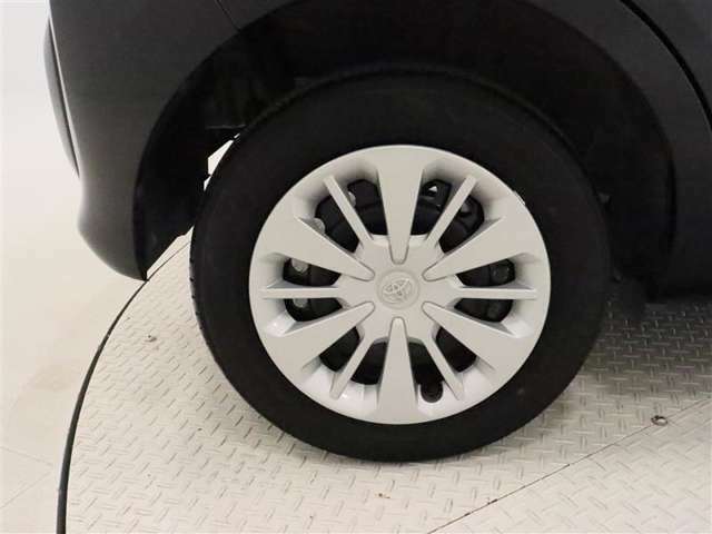 タイヤサイズは165/65R14！納車前の点検時にタイヤ交換させていただきます！ホイールキャップに傷があります。