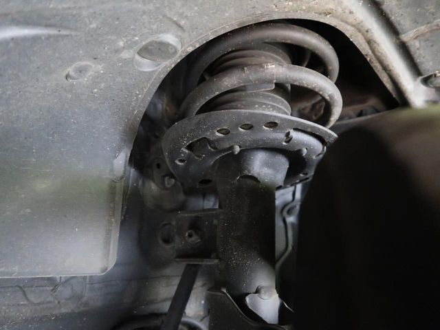 お車を安心してお乗りいただく為には、足回りの定期点検が欠かせません。サービスサポート（有償保証）では無料点検もご提供しており、安心のカーライフをお過ごしいただけるサポート体制が整っています。