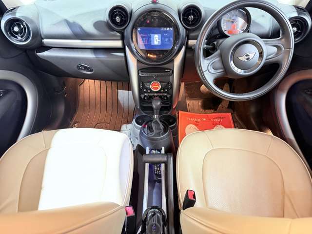 お子様やご年配の方の乗り降りやチャイルドシートの取付も楽々できる大きさです♪