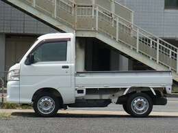 車検を受けてのお渡しです。車検代、重量税、自賠責保険料等含めたものがお支払総額です（他府県登録費、陸送費等は除く）。　車両本体価格に車検費用を含んでいないため掲載規約上「検無」という表記になります。