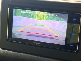 【バックカメラ】駐車時に後方がリアルタイム映像で確認できます。大型商業施設や立体駐車場での駐車時や、夜間のバック時に大活躍！運転スキルに関わらず、今や必須となった装備のひとつです！