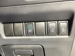 【両側パワースライドドア】スマートキーや運転席のスイッチで後席両側スライドドアの開閉が可能♪電動だから力を入れてドアを開ける必要が無く、小さなお子様でも簡単に開け閉めでき快適です♪