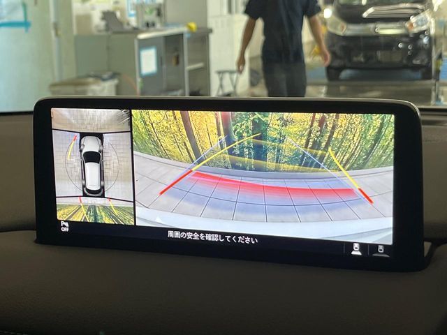 【360°ビューモニター】専用のカメラにより、上から見下ろしたような視点で360度クルマの周囲を確認することができます☆死角部分も確認しやすく、狭い場所での切り返しや駐車もスムーズに行えます。