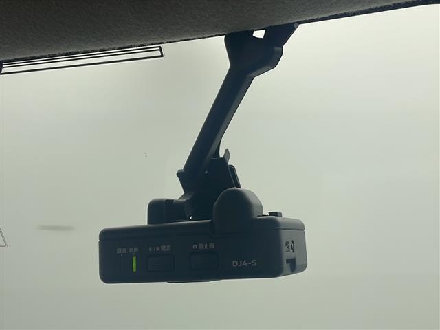 【ドライブレコーダー】映像・音声などの運転中の記録を残します。事故などを起こした起こされた時の証拠になりえますので、もしも時でも安心ですね。