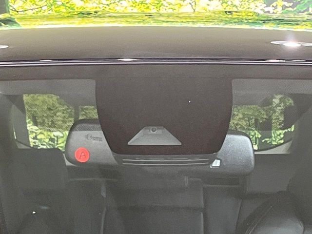 【トヨタセーフティセンス】走行中に前方の車両等を認識し、衝突しそうな時は警報とブレーキで衝突回避と被害軽減をアシスト。より安全にドライブをお楽しみいただけます。