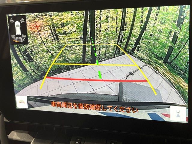 【バックカメラ】駐車時に後方がリアルタイム映像で確認できます。大型商業施設や立体駐車場での駐車時や、夜間のバック時に大活躍！運転スキルに関わらず、今や必須となった装備のひとつです！
