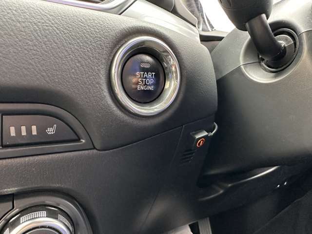 運転しながら操作しやすいように各種ボタンが設置されています♪ストレスのない快適なドライブに必須です！