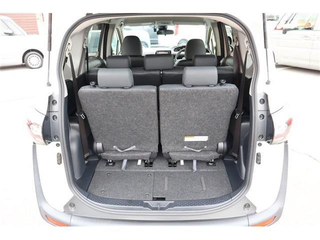 荷室スペースも充分、荷物の収納も楽々です。