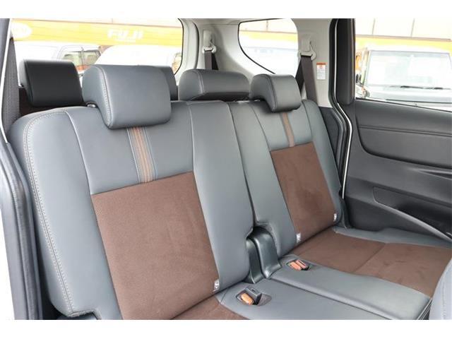 後席も余裕あります！！