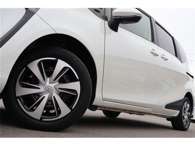 純正ホイールキャップつきで、見た目もスッキリ！