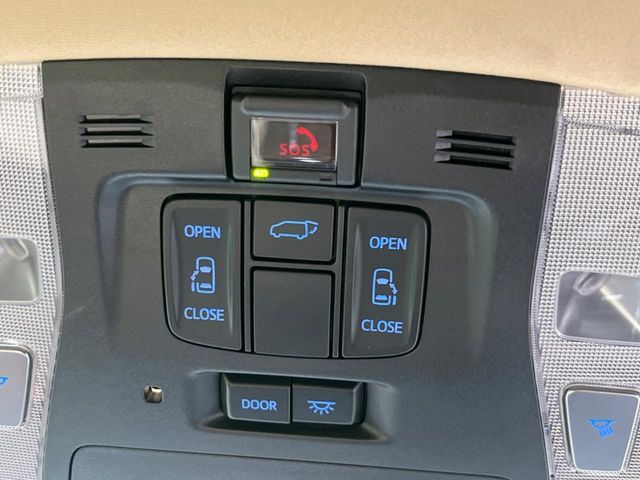 【両側パワースライドドア】スマートキーや運転席のスイッチで後席両側スライドドアの開閉が可能♪電動だから力を入れてドアを開ける必要が無く、小さなお子様でも簡単に開け閉めでき快適です♪
