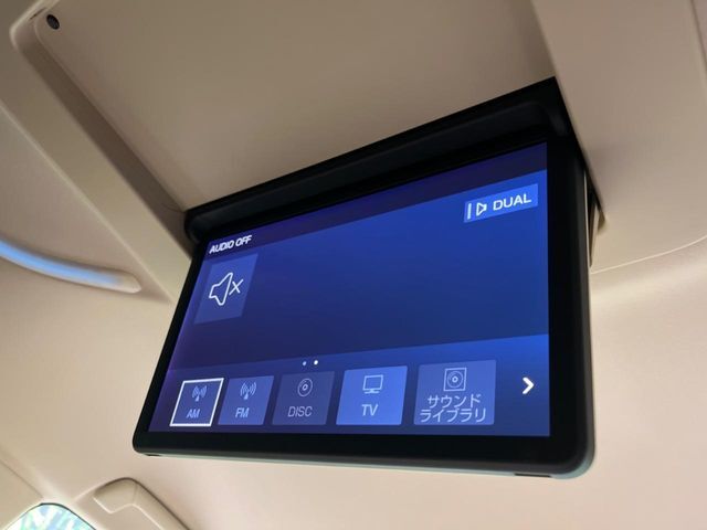 【フリップダウンモニター】大画面モニターで後席でもエンタメをお楽しみいただけます。小さなお子様にも大人気の装備です♪