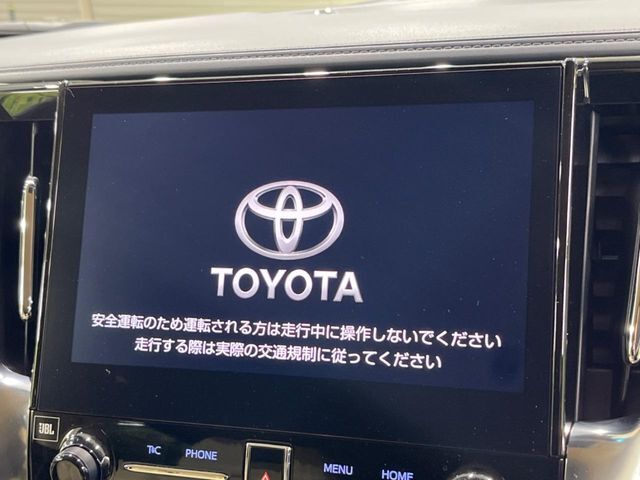 【純正ナビ】人気の純正ナビを装備しております。ナビの使いやすさはもちろん、オーディオ機能も充実！キャンプや旅行はもちろん、通勤や買い物など普段のドライブも楽しくなるはず♪