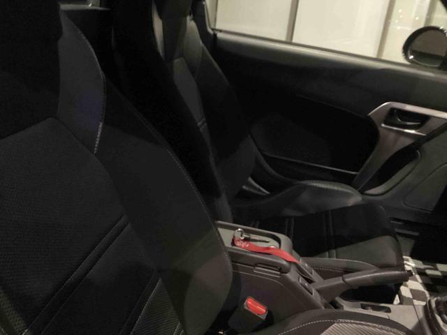 運転席・助手席全体像です