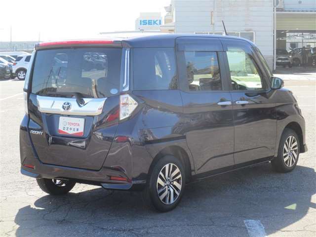 明るく広々、落ち着いた店内では、中古車のご検討・ご購入のほか、携帯電話（au）の購入等、様々なご相談に幅広く応えていきます♪