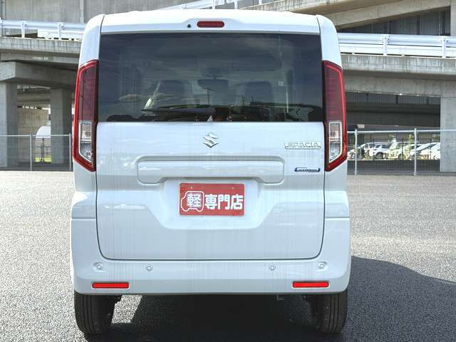 新車と同様の保証（有料）がつけられます。また各地域の店舗に最新の大型整備工場とプロメカニックが常駐しておりアフターメンテナンスもお任せください。