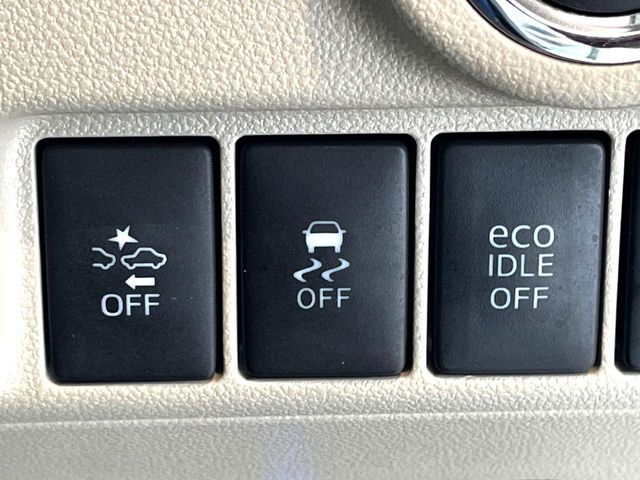 【スマートアシスト】走行中に前方の車両等を認識し、衝突しそうな時は警報とブレーキで衝突回避と被害軽減をアシスト。より安全にドライブをお楽しみいただけます。