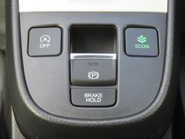 【電子制御パーキングブレーキとオートブレーキホールド】ワンタッチで操作できるので、力をいれずにブレーキがかけられるので便利です。