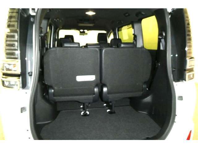 広いトランクスペース！大きい荷物から小さい荷物までたっぷり積んじゃってください♪