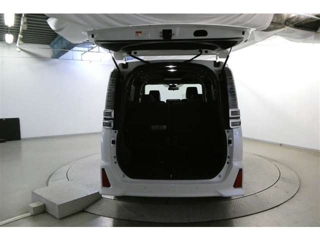 広いトランクスペース！大きい荷物から小さい荷物までたっぷり積んじゃってください♪