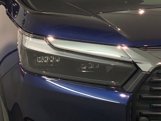 LEDヘッドライトは、点灯の瞬間から最大光量を発揮し、突然暗くなるトンネルなどでの安定感を高めます。