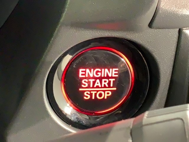 ワンプッシュでエンジンのスタート、ストップが出来て便利です。