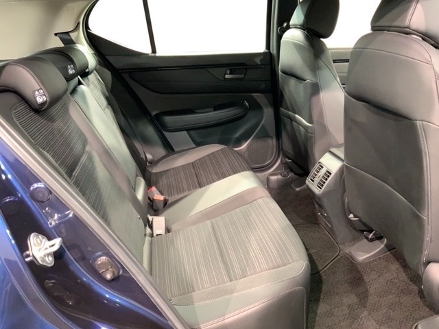 ゆったり座れるリヤシート！足元が広々としていて、乗り心地も良いです！