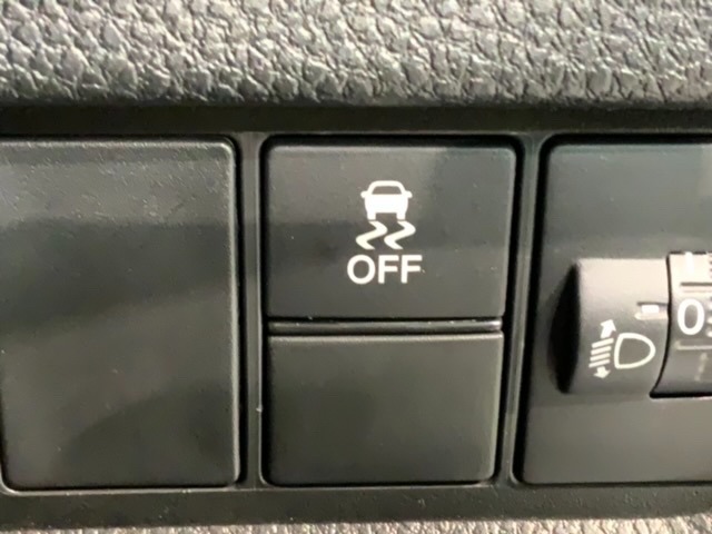 横滑り防止装置がついています。いざという時に安心ですね。