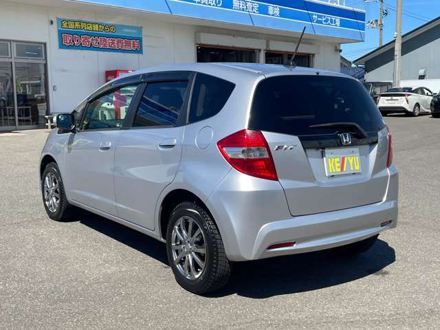 ボディーコーティングやナビの取り付け、下廻り防錆塗装も施行など、お車に関する様々なご要望に対応いたします♪お客様の1台のために相談に乗らせてください！！
