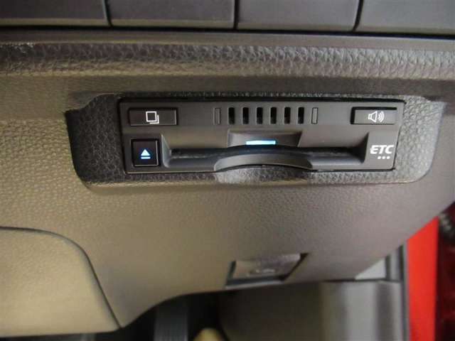 ETC車載器付きです。高速道路の料金所もスムーズに通過できます。