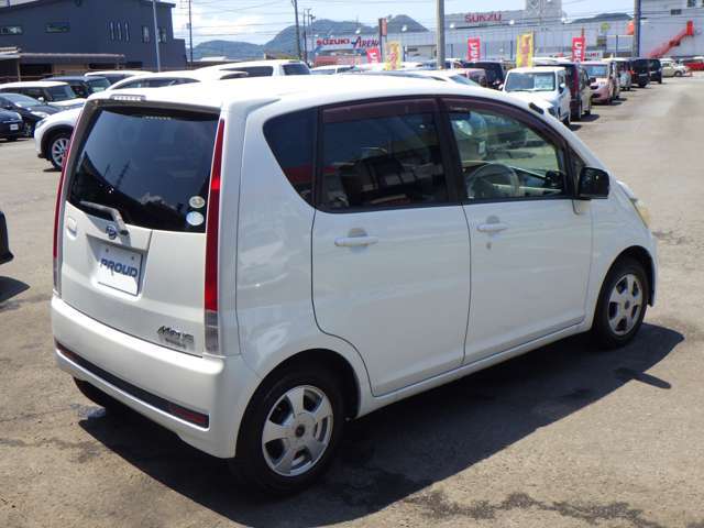 車両入庫チェックではエンジン・機関系をはじめ、電装装備、内装など100項目以上のチェックをしています。試乗も行なっていますのでご安心下さい。