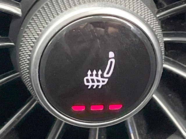 ●フロントシートヒーティング：運転席・助手席共に三段階で調節が可能なシートヒーターを装備しております。季節を問わず快適にご使用いただけます。