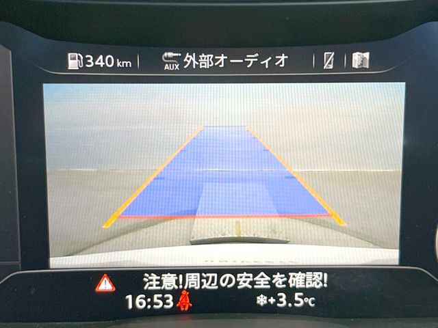 ●サラウンドビューカメラ：専用のカメラにより、上から見下ろしたような視点で360度クルマの周囲を確認することができます☆死角部分も確認しやすく、狭い場所での切り返しや駐車もスムーズに行えます。