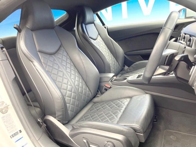 ●ダイヤモンドステッチレザーシート：高級感漂うブラックレザーシートは、使用感も少なく良好なコンディションを保っております！その他、気になる箇所がございましたらお気軽にお問合せ下さい！