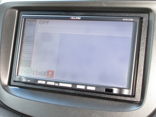 ナビゲーションはイクリプスメモリーナビ（AVN110M）を装着しております。AM、FM、CD、ワンセグTVがご使用いただけます。初めて訪れた場所でも安心ですね！
