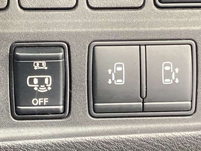 【ハンズフリーオートスライドドア】ドアの開閉も運転席からワンタッチでらくらく操作ができます。