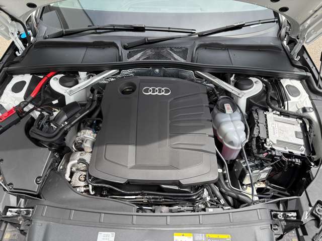 Audi最新モデルはもちろん、認定中古車も展示中。試乗車も豊富にご用意して皆様のご来場をスタッフ一同お待ち申し上げております。