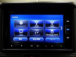 ホンダ純正ナビなのでダッシュボードにスッキリと収まっています。土地勘の無い所でも道に迷わず安心ですね！。AVも色々視聴でるのでドライブも楽しくなりますよ！