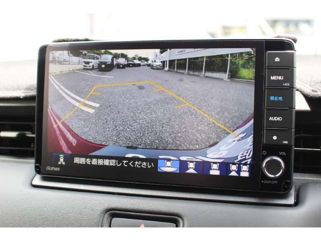 もちろんリアカメラも装備。安心、安全のために駐車時などの後方死角を減らします。また切り替えボタンを操作するとで、ノーマルビュー・ワイドビュー・トップダウンビューの切り替えが可能です！