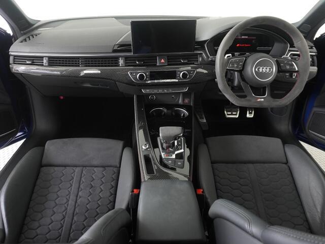 人間工学に基づいて設計されたシートは車のもっているドライビングフィールを存分にドライバーに伝えてくれるクオリティの高い仕上がりとなっています。
