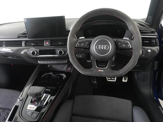 Audiのインテリアはエクステリア同様、優れたデザイン性とクオリティ、そして機能性を兼ね備えております。