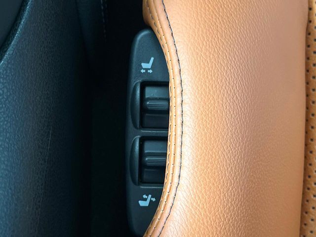 【パワーシート】スイッチ一つで簡単にシートの微調整が可能！電動だから力もいりません！快適なシートポジションにセットして、快適なドライブをお楽しみください。