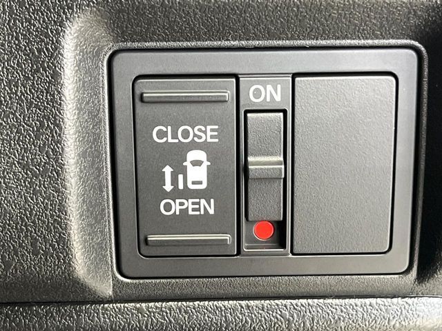 【パワースライドドア】スマートキーや運転席のスイッチでスライドドアの開閉が可能♪電動だから力を入れてドアを開ける必要が無く、小さいお子様でも、重い荷物を持っている時もラクに開け閉めできます♪