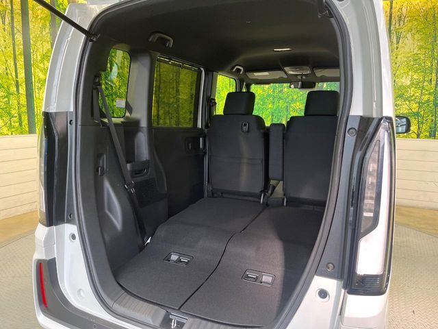 普段のお買い物や通勤、送迎等に十分な荷室スペースを確保しております。セカンドシートを倒すと、大きな荷物の積載も可能です♪