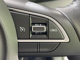 【クルーズコントロール】高速道路もラクラク走行。アクセルを離しても一定速度で走行ができ、長距離運転時の負担を軽減！加速・減速も簡単なスイッチ操作で調整できます。