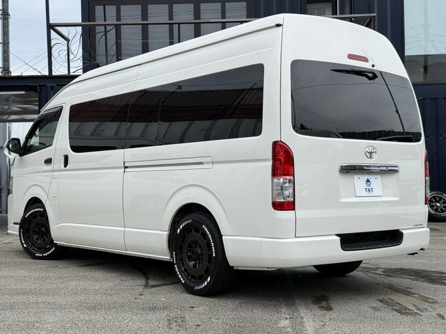 タフでスタイリッシュな一台をお探しの方にマッチした車両が入庫いたしましたワイドタフネスのハイエースライフを始めてみてはどうでしょうか