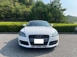 外装には目立つ気になる様な大きな傷ヘコミ等はありません。