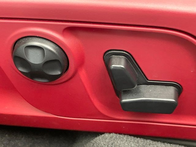 ●パワーシート：シート位置の“前後と背もたれの“角度の微調整が可能となります。手動設定のシートよりも、より細やかな設定ができるのがポイントです。