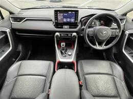 こちらインパネ全体の写真になります。納車はおおむね2週間程度（必要書類の状況により）で行っております。人気の車両になりますので、お早目のご検討をおすすめします。当店自慢の一台です！