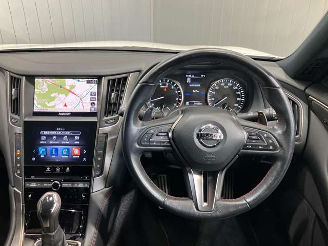 運転のための機能性とプレミアムスポーツセダンとしての質感を追求したコックピット